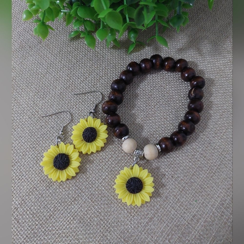 NWT Sunflower Earrings and Bracelet Set Handcrafted Wood Beads